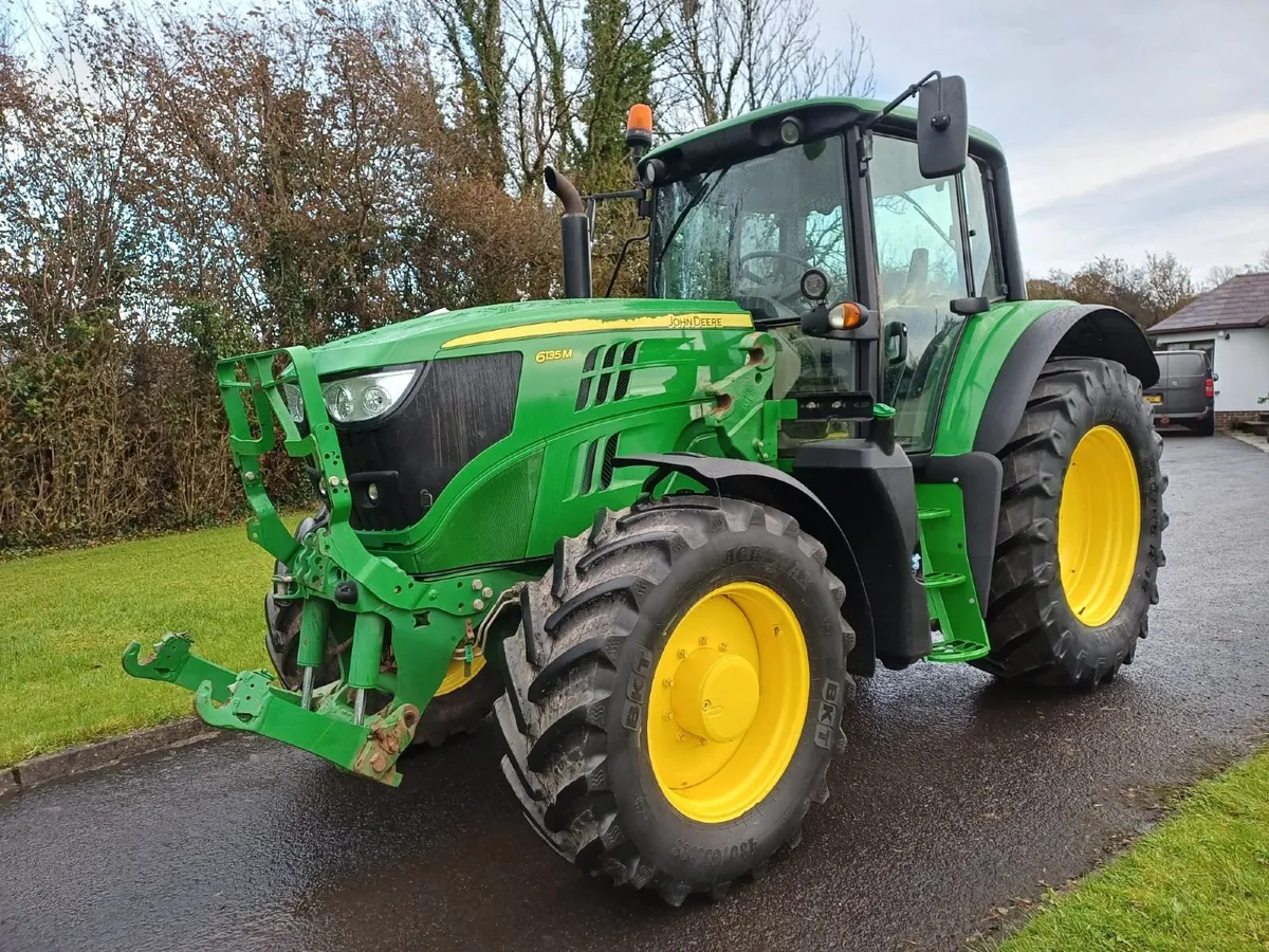 John Deere 6135M 2017 - Image 1