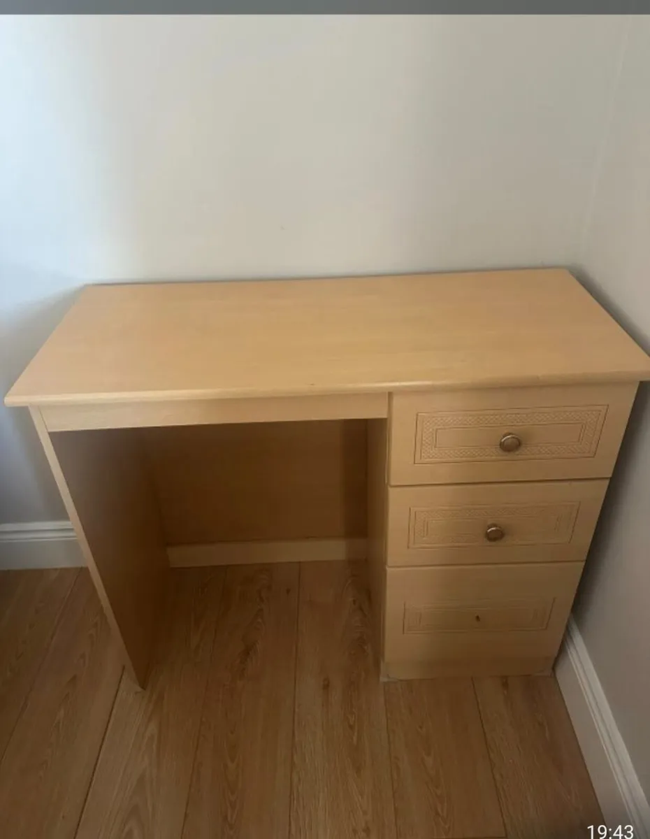 Bedroom furniture - Image 1