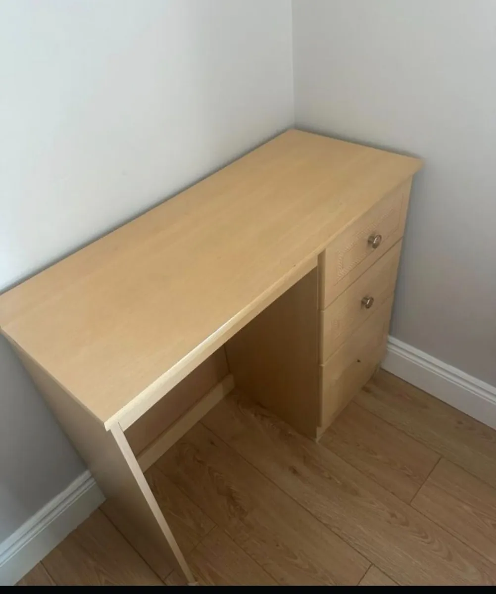 Bedroom furniture - Image 2