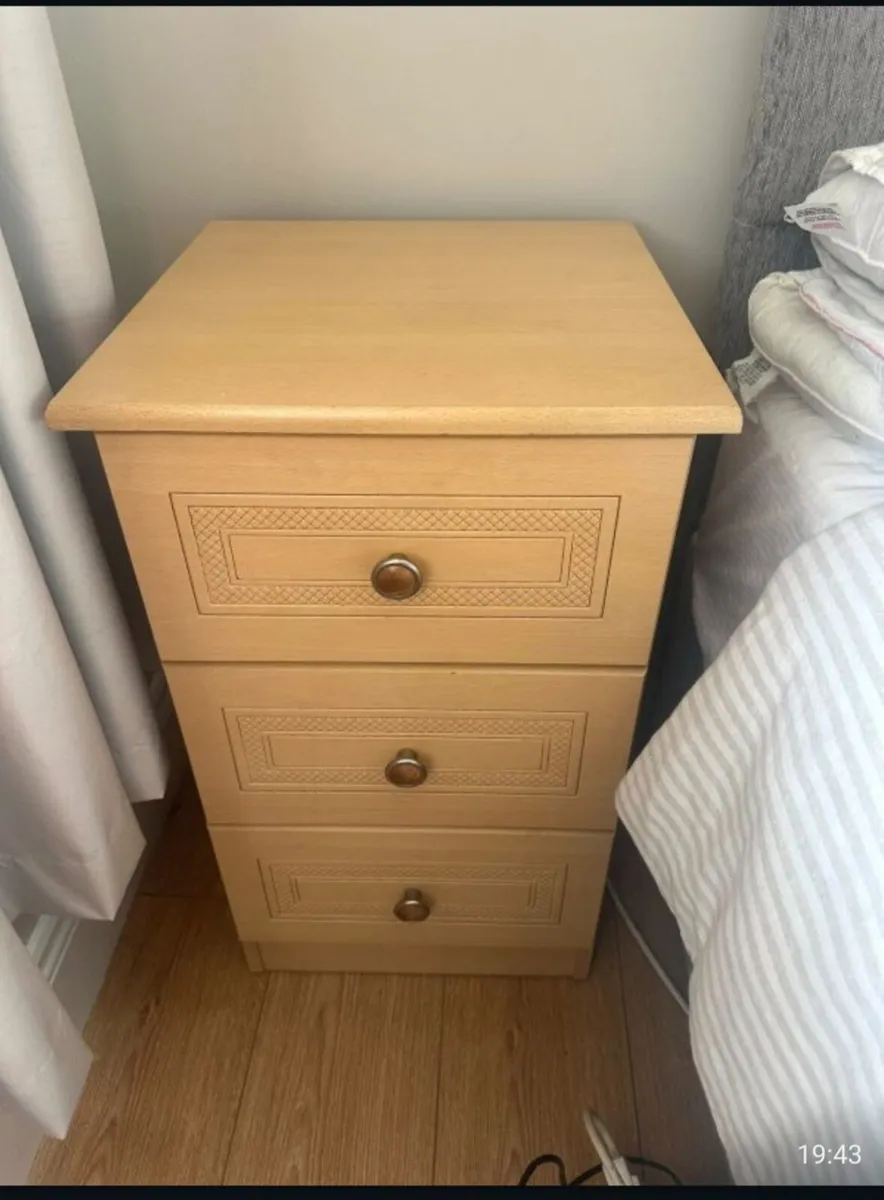 Bedroom furniture - Image 3