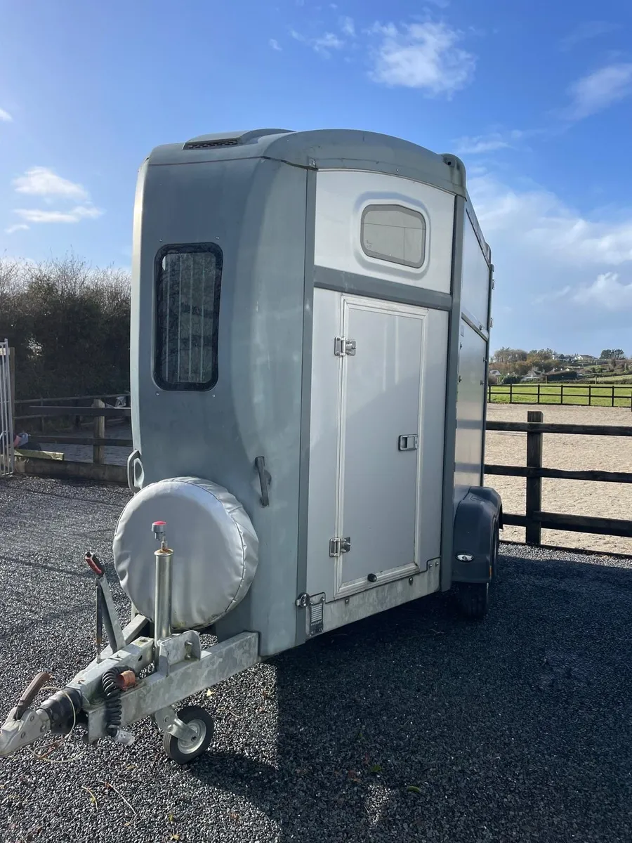 Horse box - Image 2