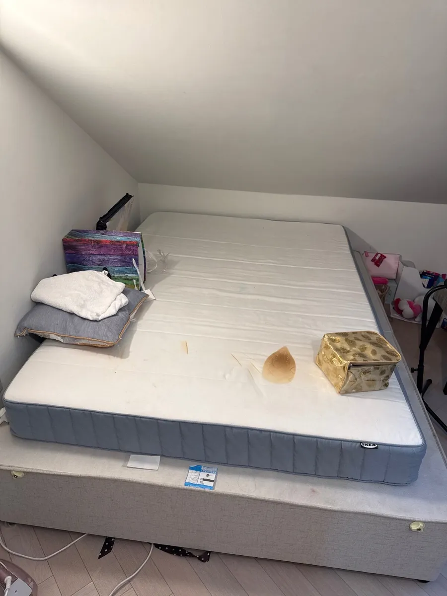 FTG King diwan bed and double mattress - Image 1