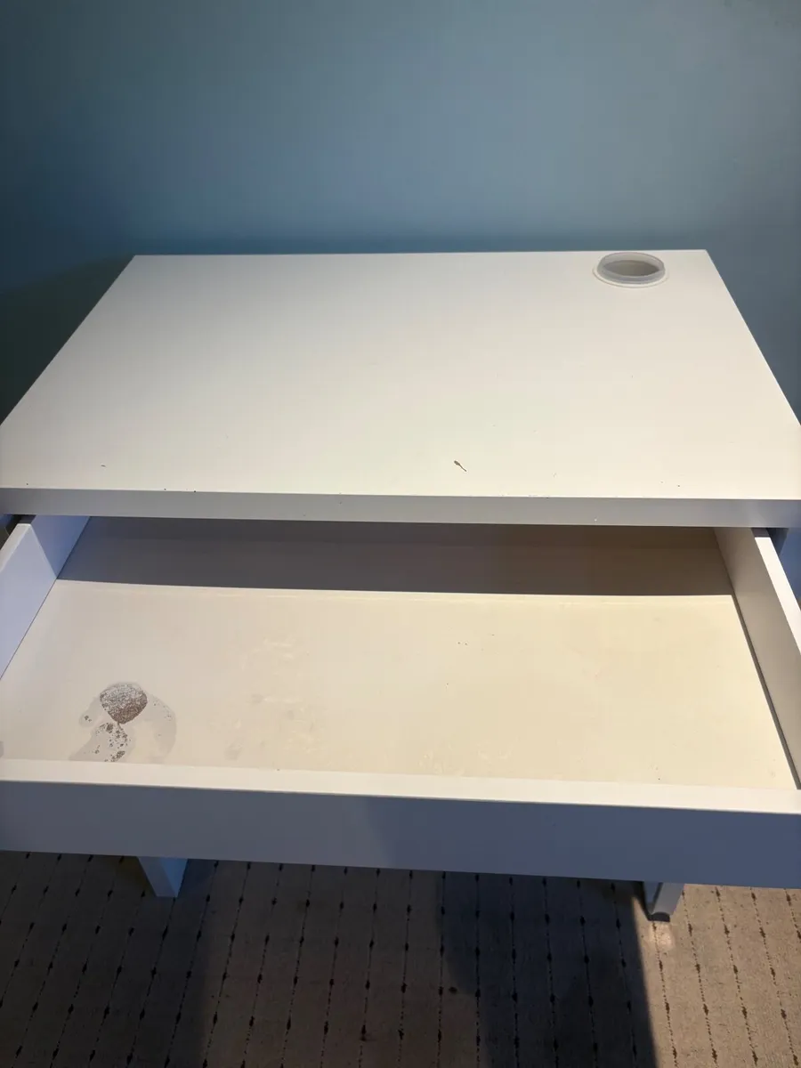FREE – White Desk & Swivel Chair – Collection Kilc - Image 3