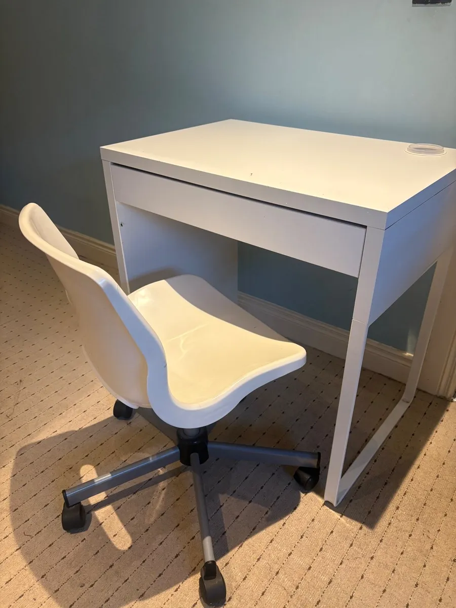 FREE – White Desk & Swivel Chair – Collection Kilc - Image 1
