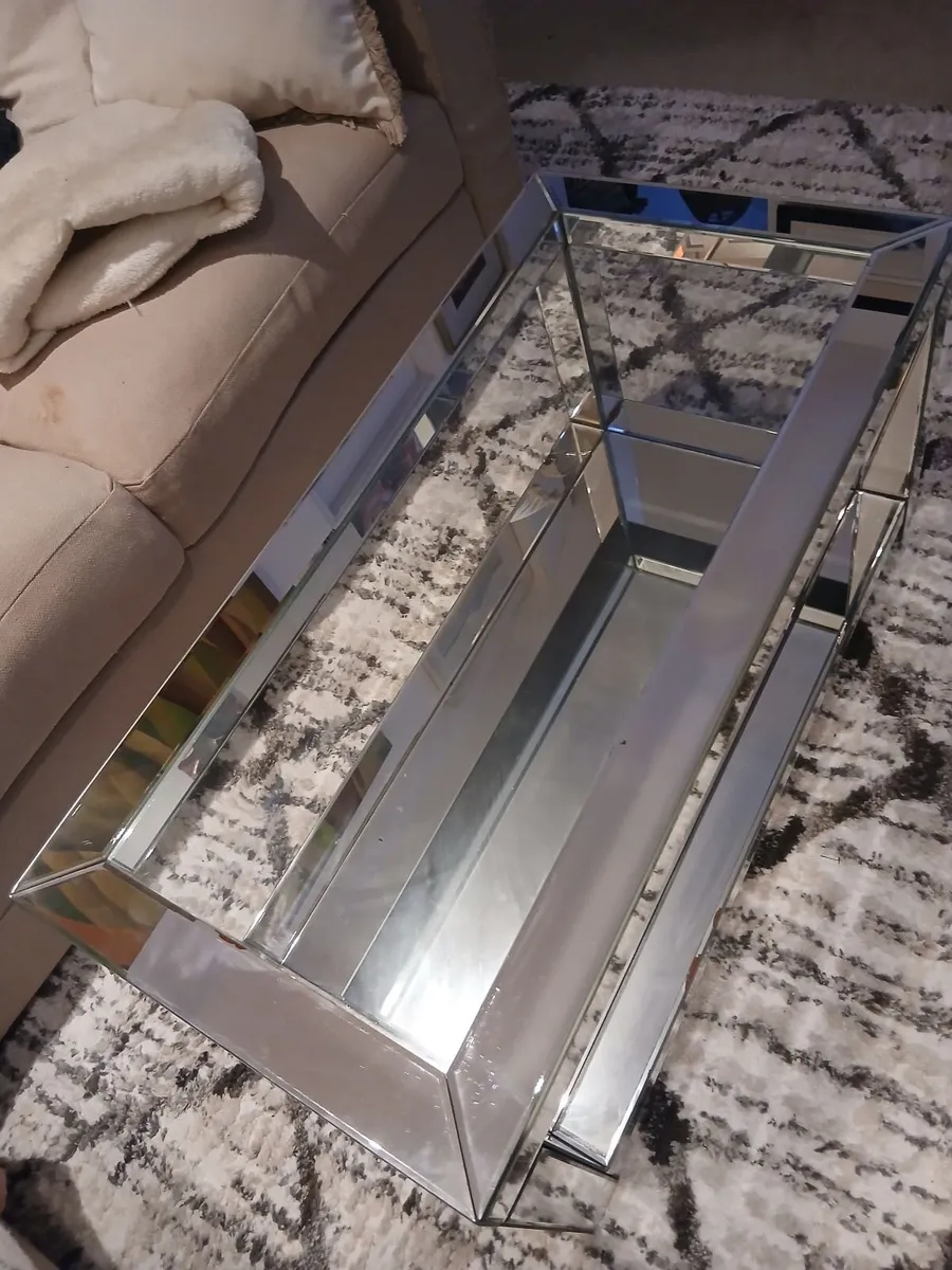 Mirrored coffee table - Image 1