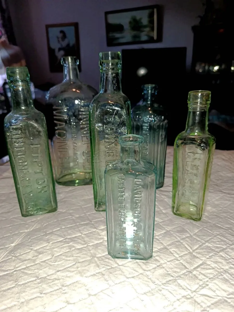 Lipton and other antique bottles - Image 1