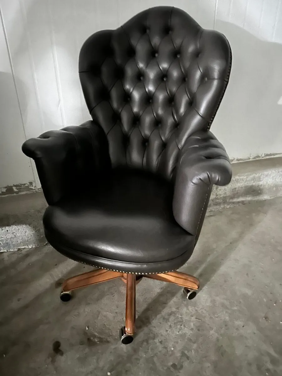 Chesterfield-Style Office Chair