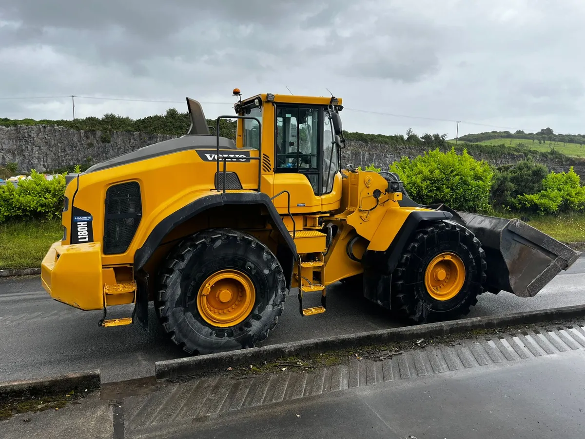 2015 Volvo L180H Loading Shovel - Image 4