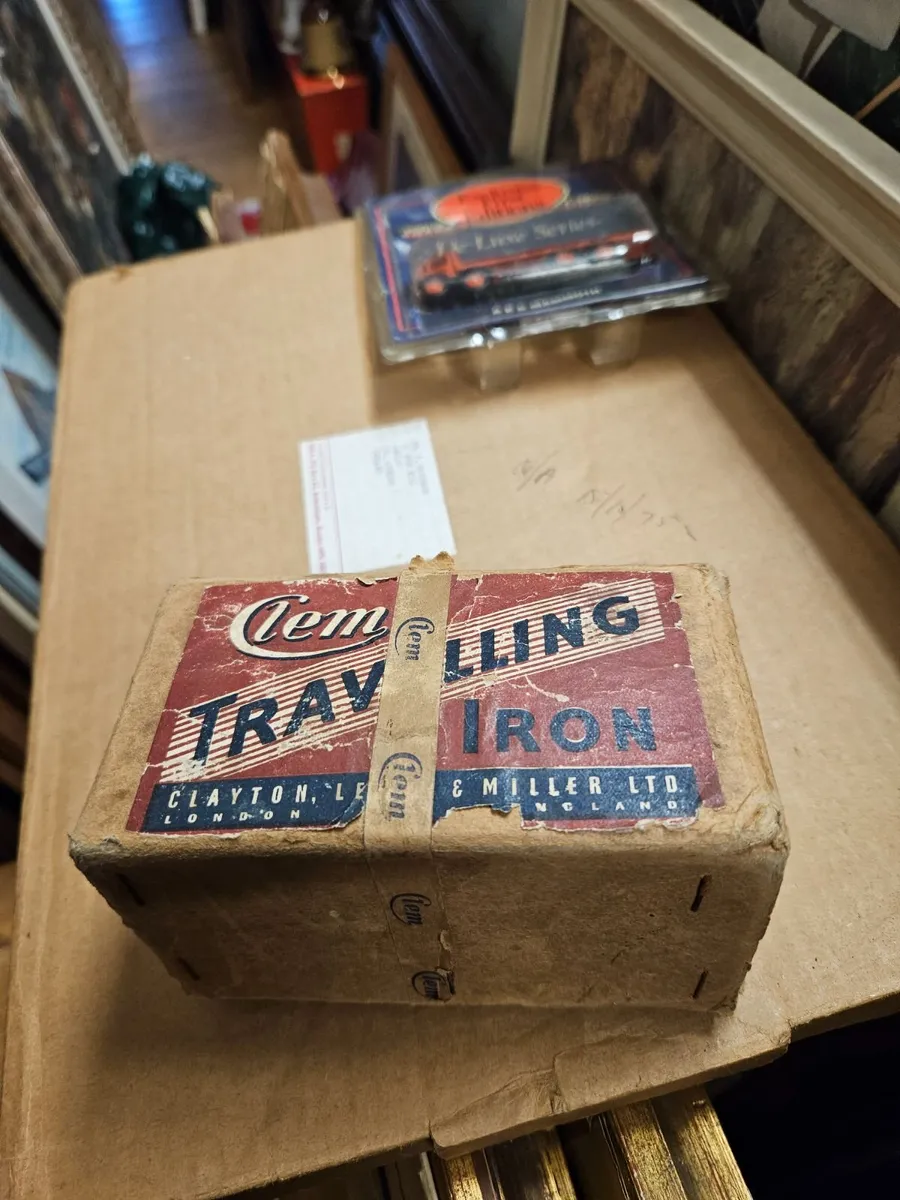 Vintage Travelling Iron - Image 1