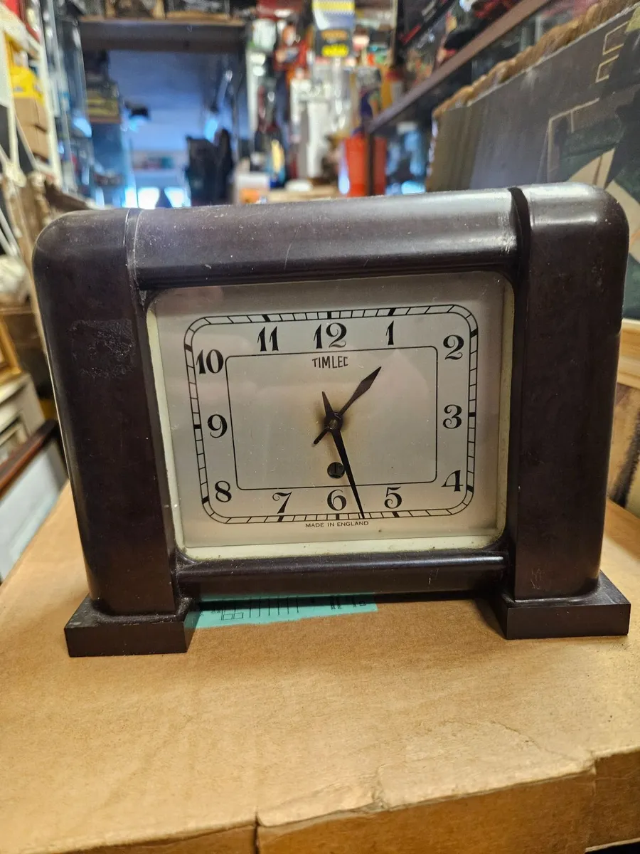 Vintage Bakelite Clock - Image 1