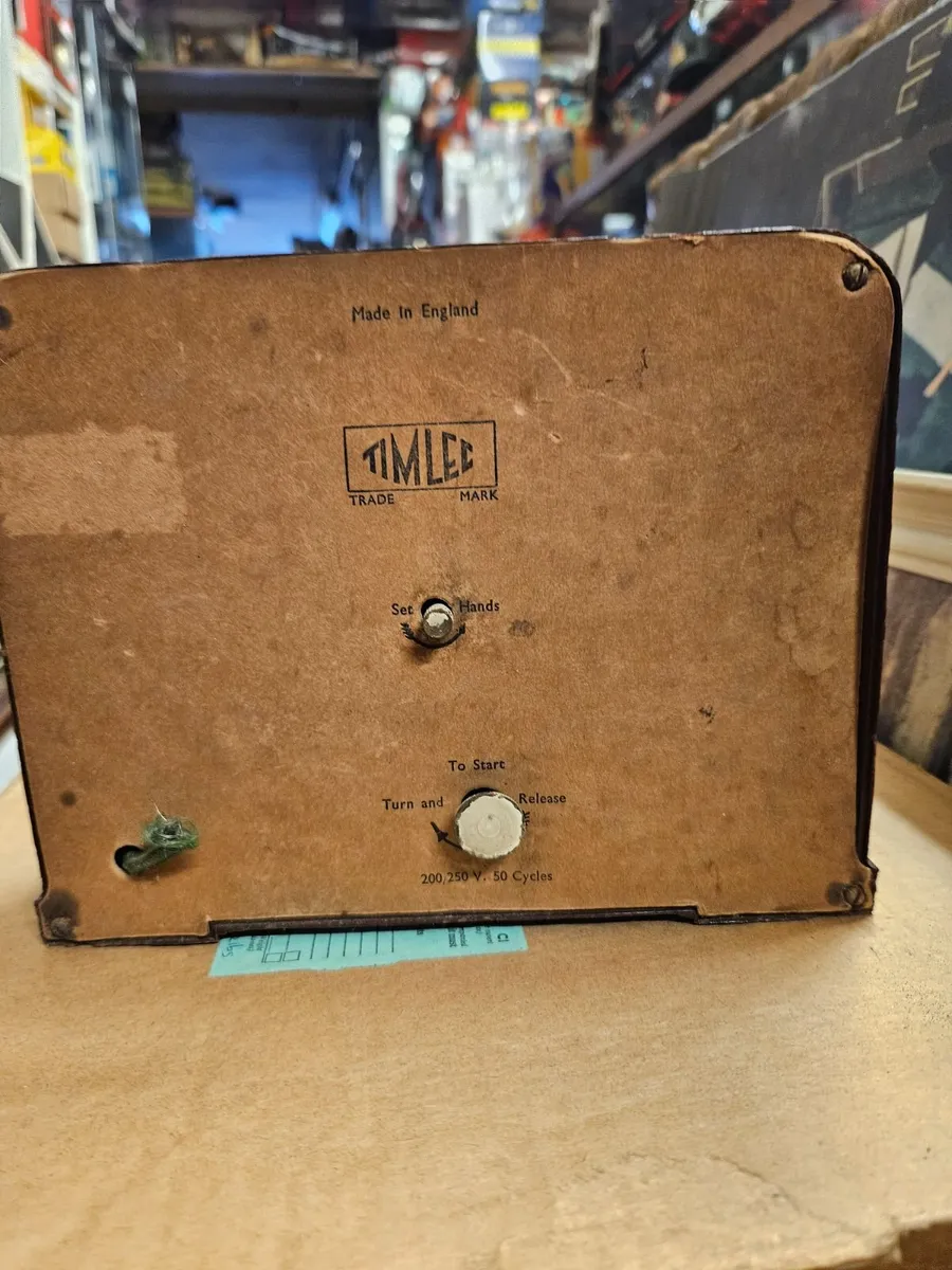 Vintage Bakelite Clock - Image 3