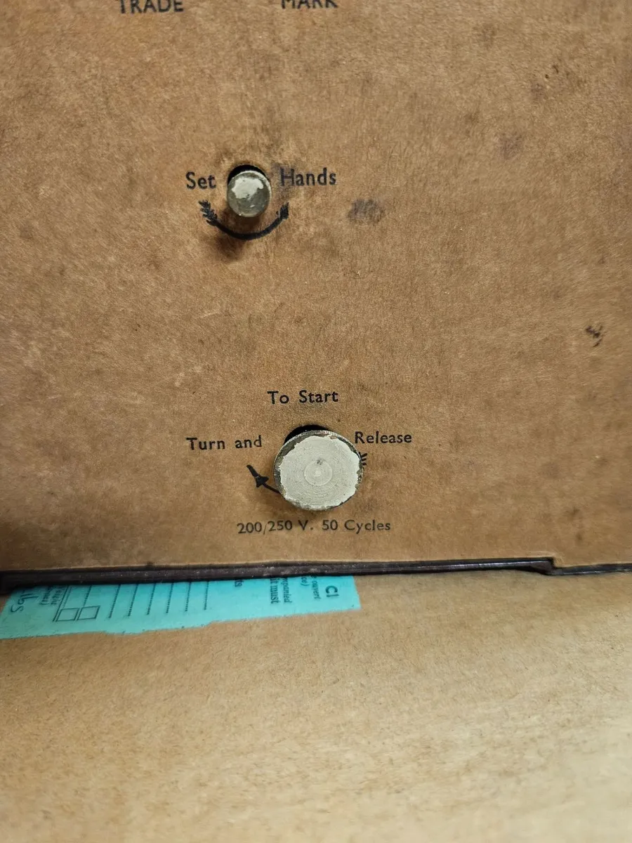 Vintage Bakelite Clock - Image 4