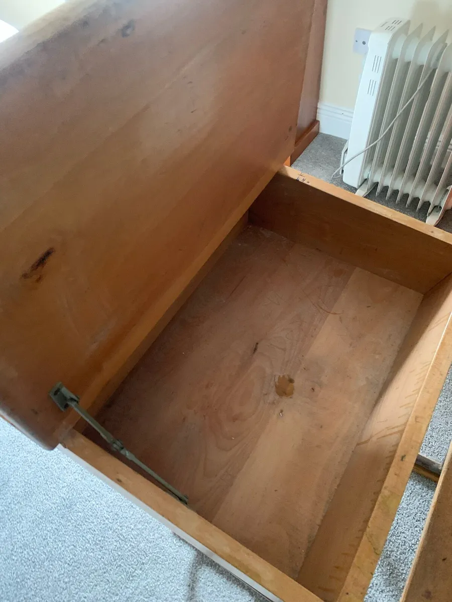 School desk - Image 2