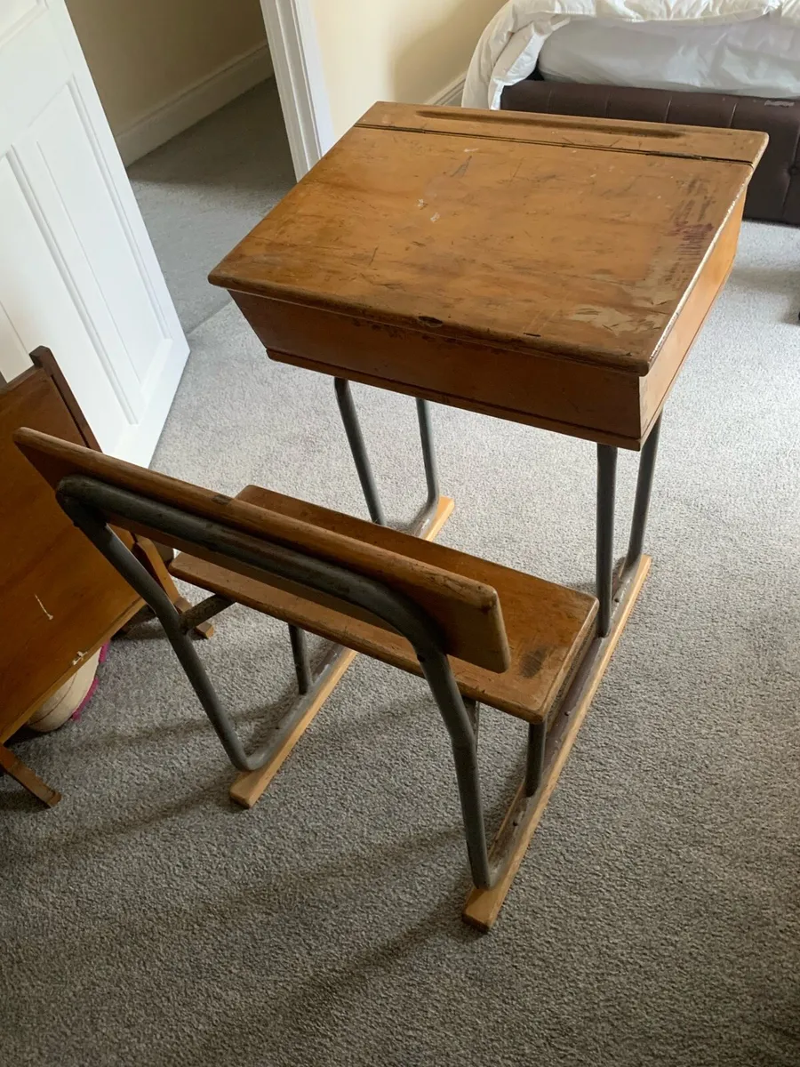 School desk - Image 3