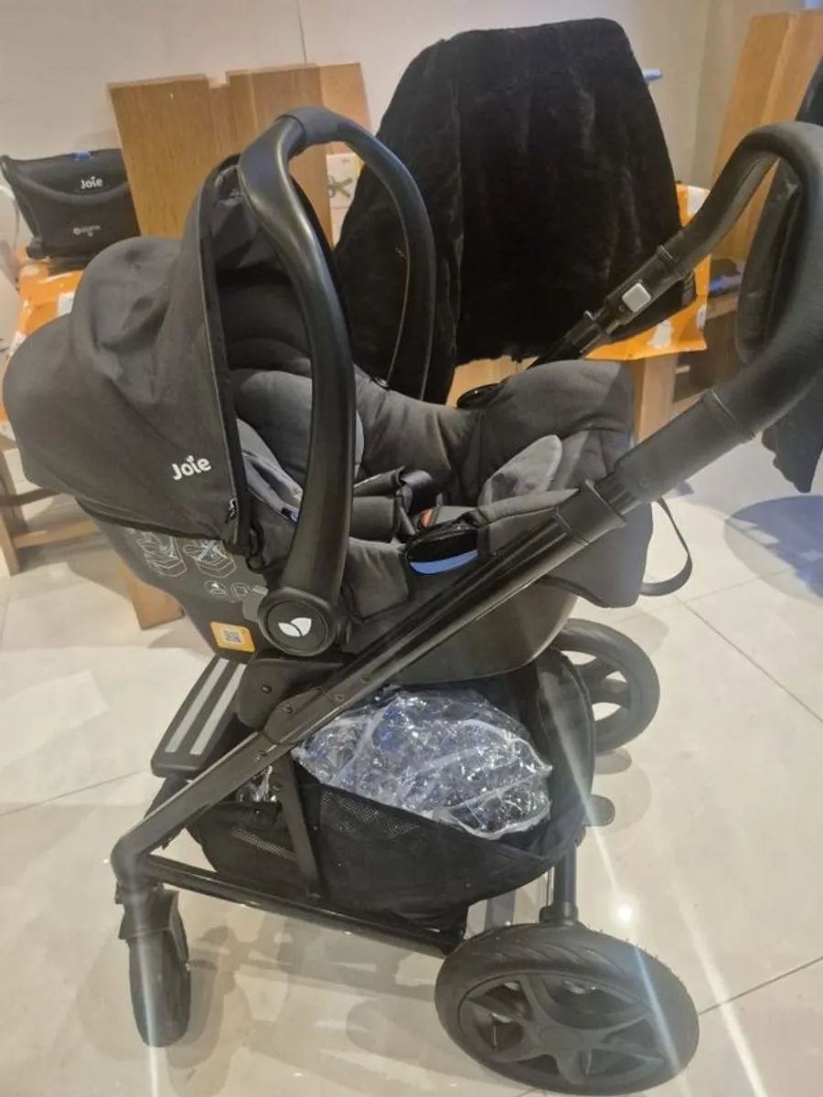 Joie 3 in 1 travel system - Image 1