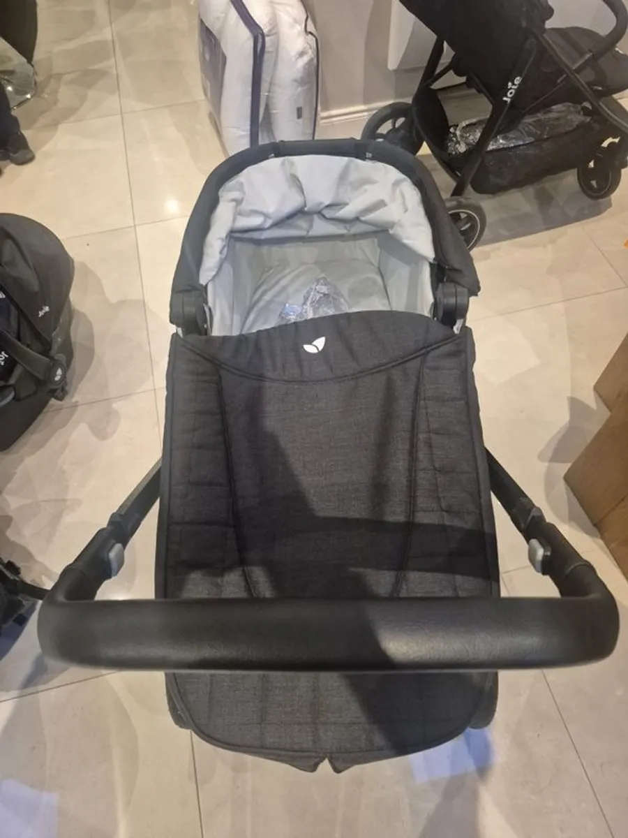 Joie 3 in 1 travel system - Image 2
