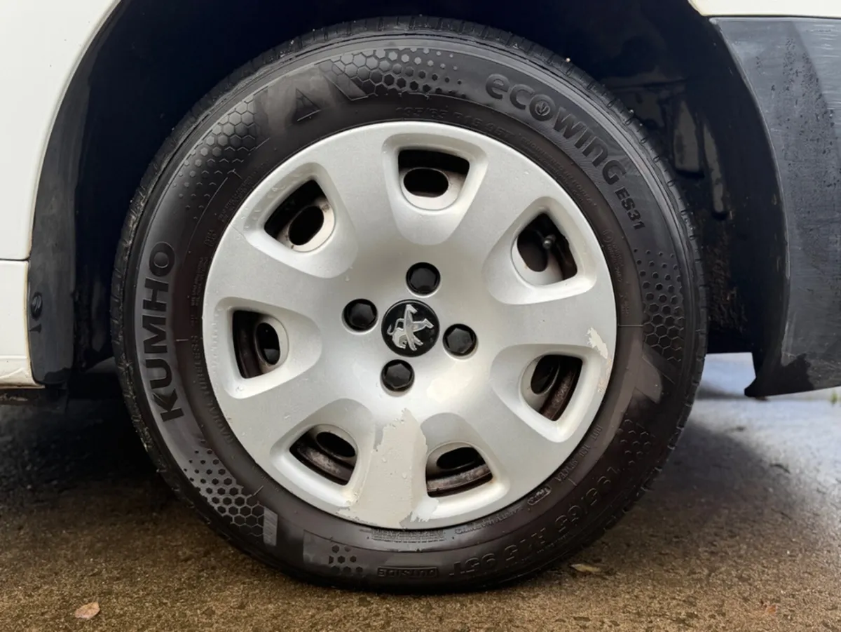 Peugeot Partner Reliable Commercial Van - Image 4