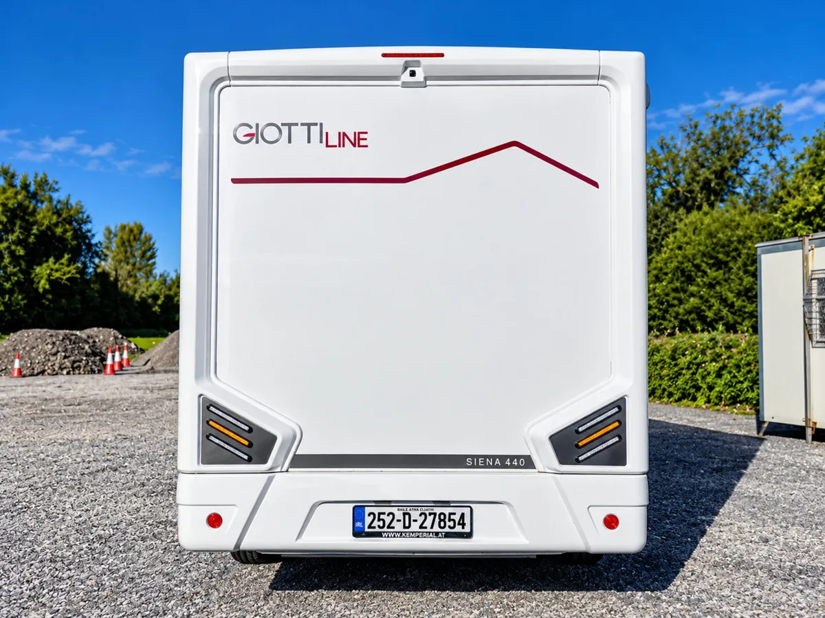 2025 GIOTTILINE SIENA 440 6 BERTH - Image 4