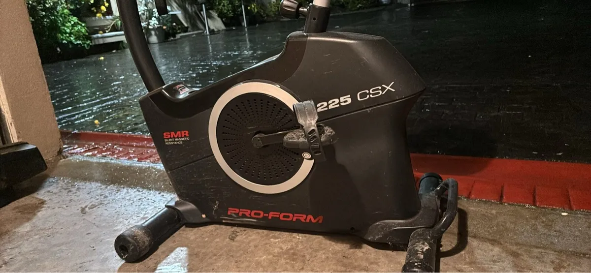 225 csx pro form exercise bike - Image 1
