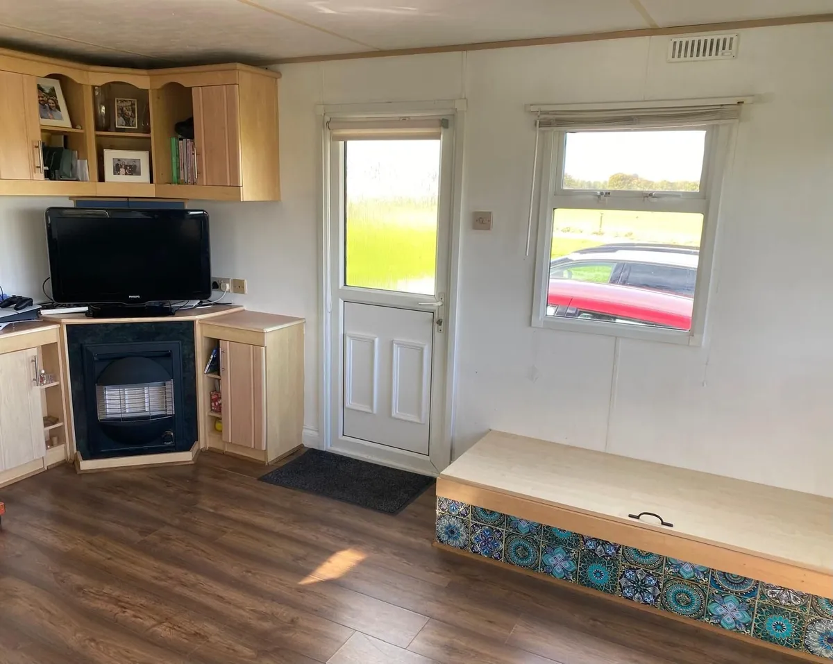Mobile home for sale - Image 2