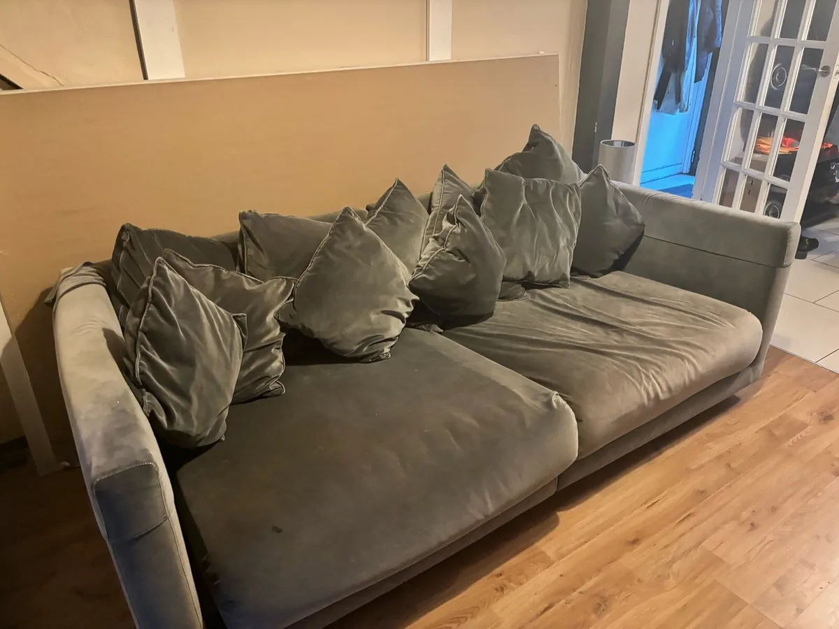 Grey couch - Image 1