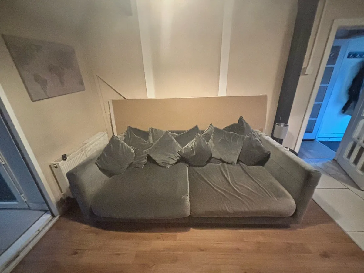 Grey couch - Image 2