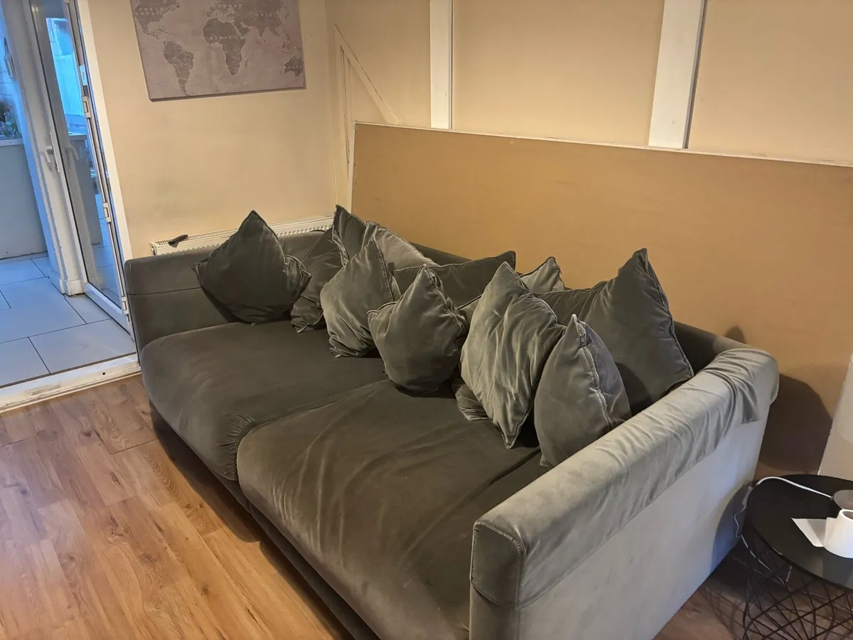 Grey couch - Image 3