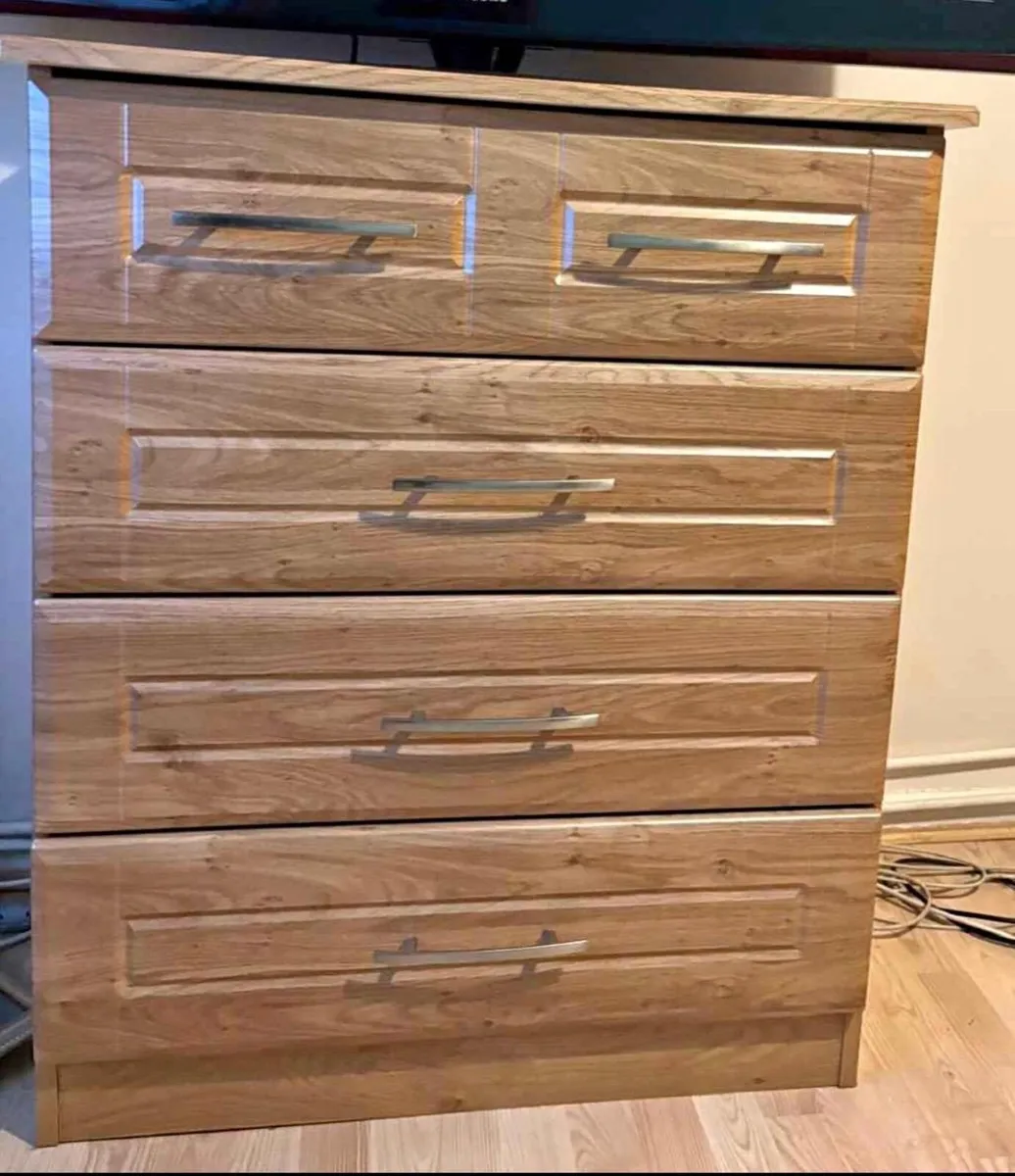 Chest of drawers