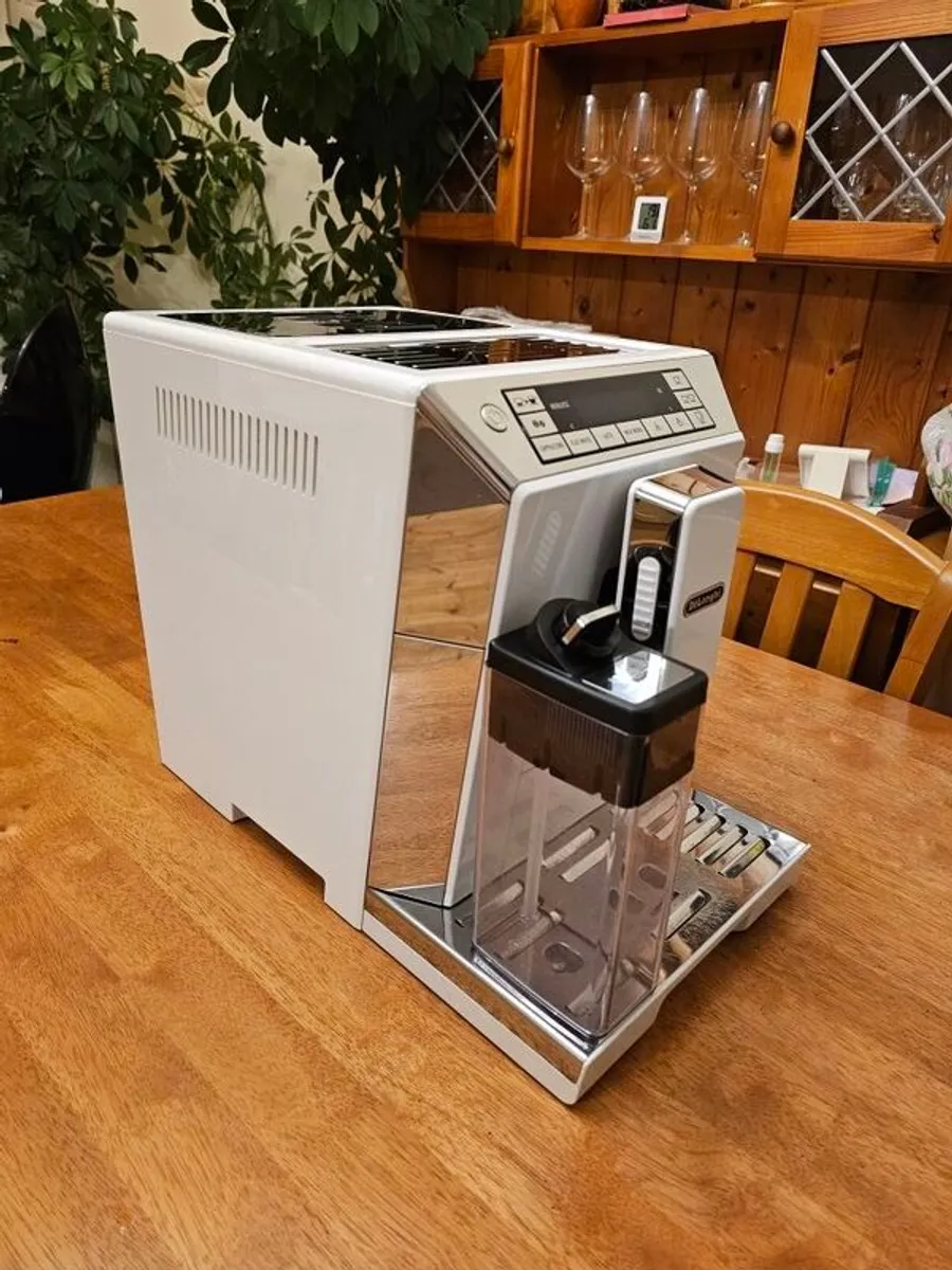 De'Longhi Eletta Cappuccino TOP Premium Coffee Machine - Image 4