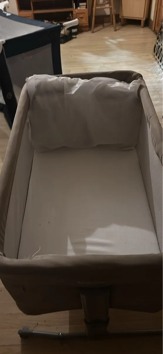 Baby bed - Image 1