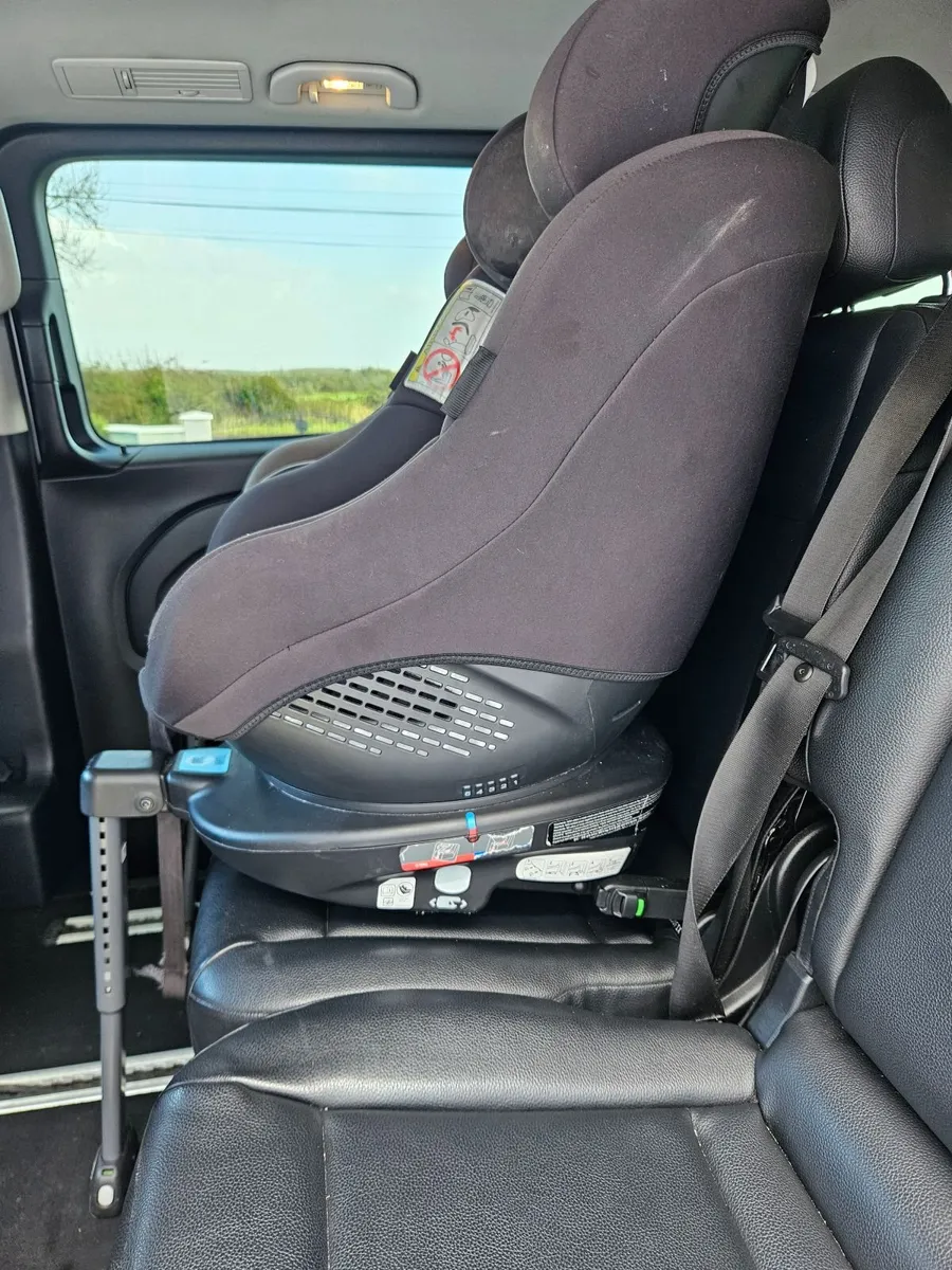 Car seats - Image 1