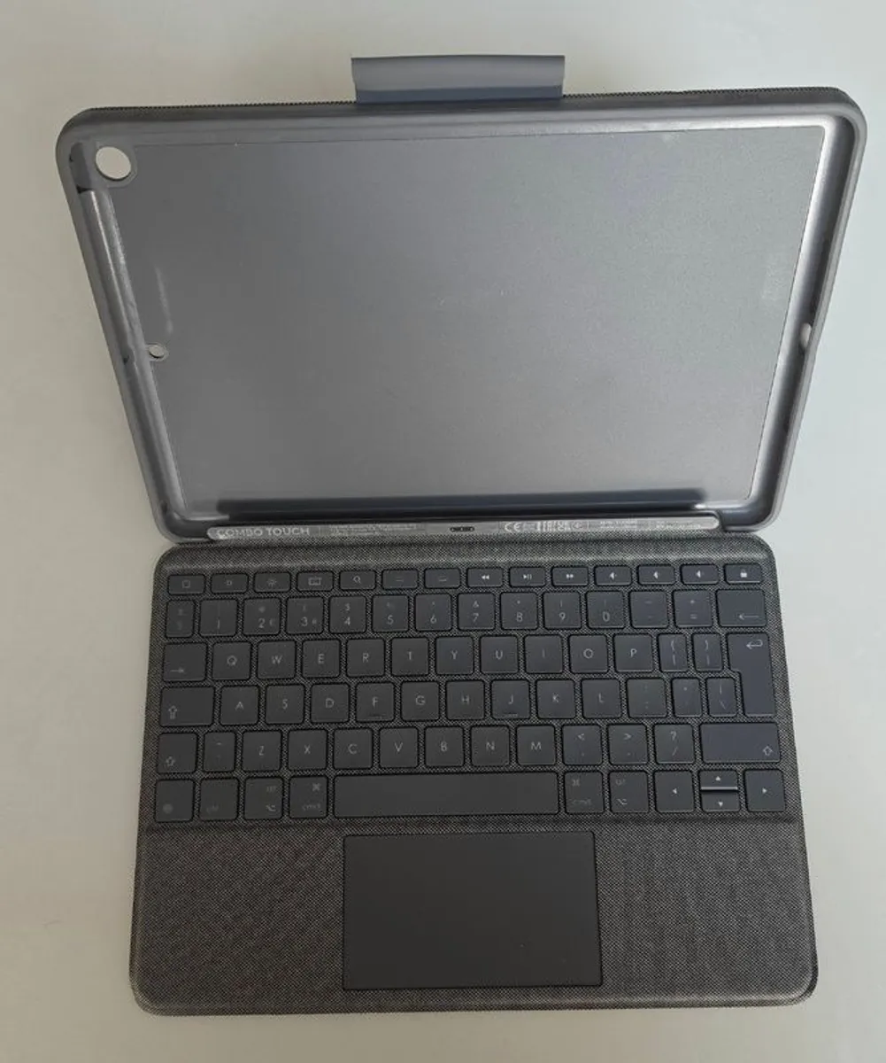 Logitech Combo Touch iPad Case (7th/8th/9th Gen) - Image 4