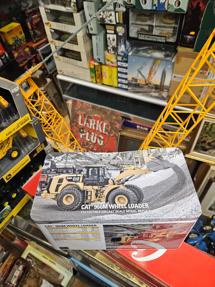 Corgi Diecast Master Caterpillar Loader 1.50 - Image 2