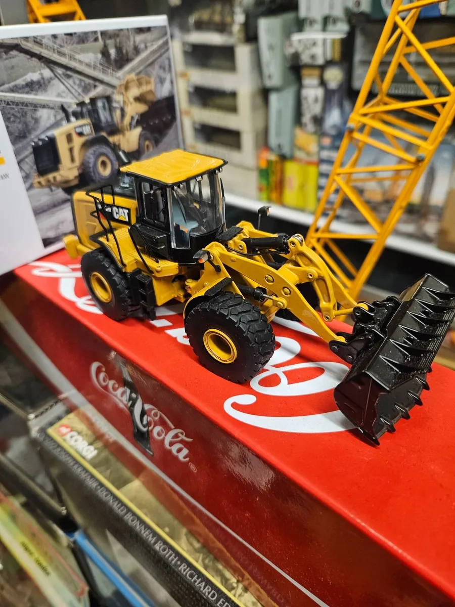 Corgi Diecast Master Caterpillar Loader 1.50 - Image 1