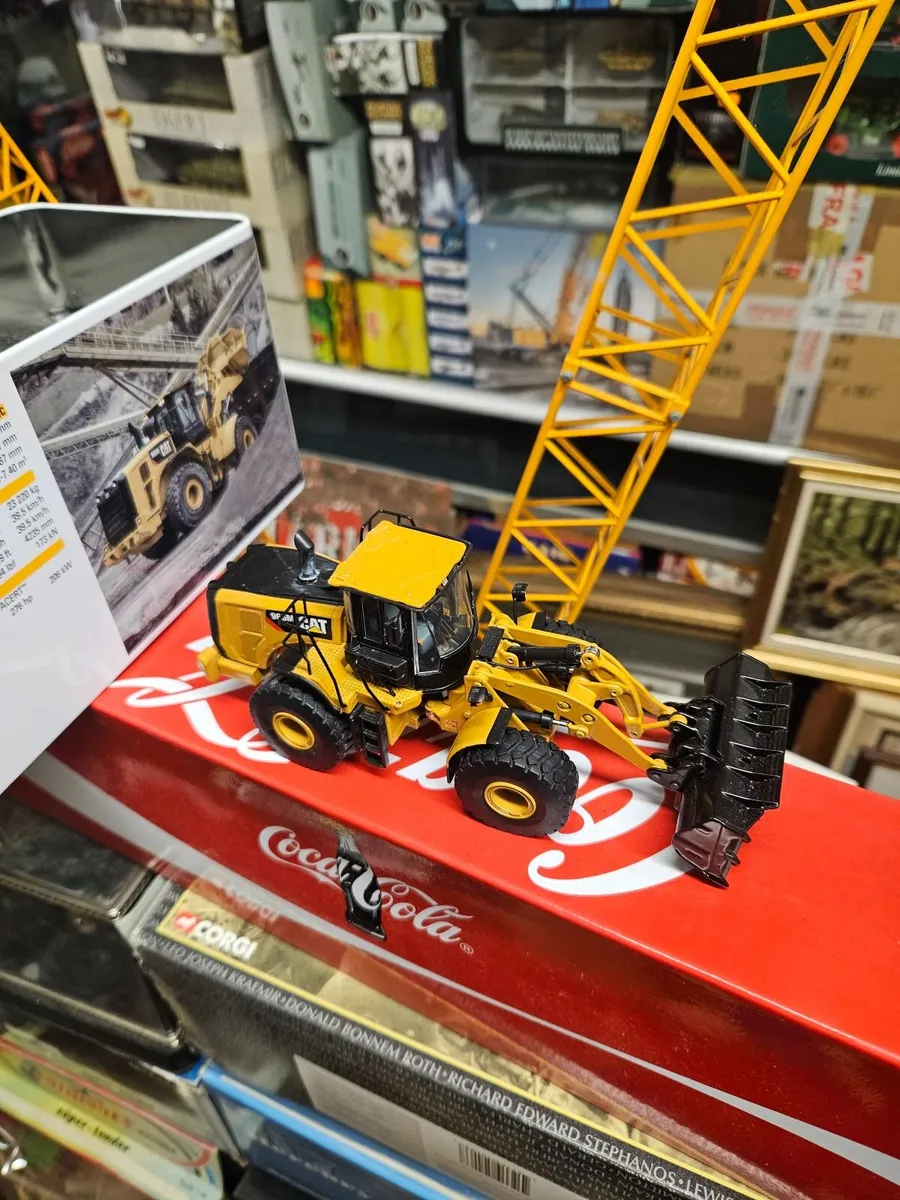 Corgi Diecast Master Caterpillar Loader 1.50 - Image 3
