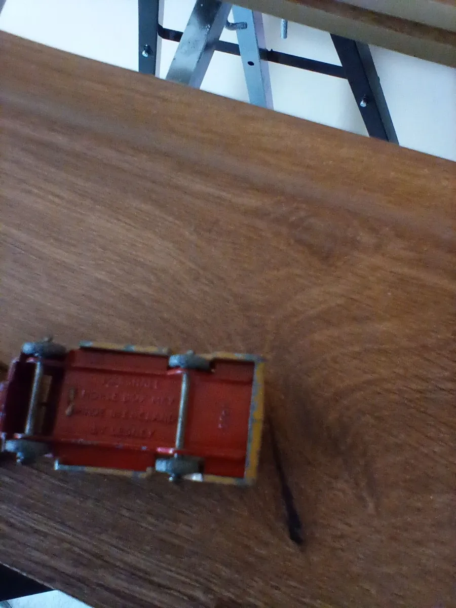 Two small vintage trucks - Image 3