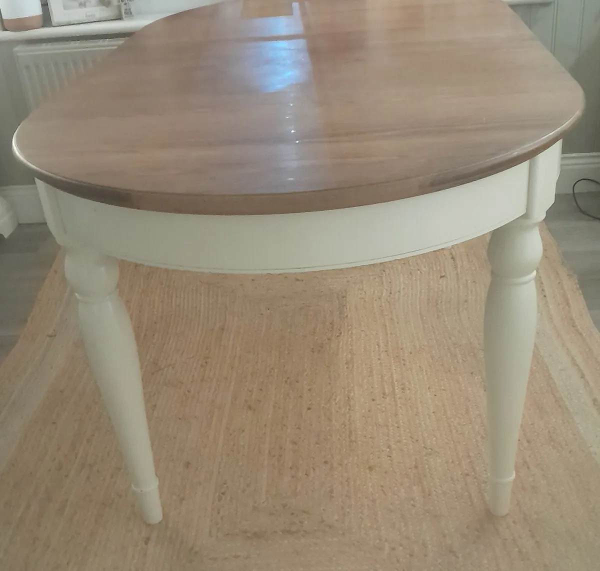 Solid Oak extendable dining table & 6 chairs - Image 2