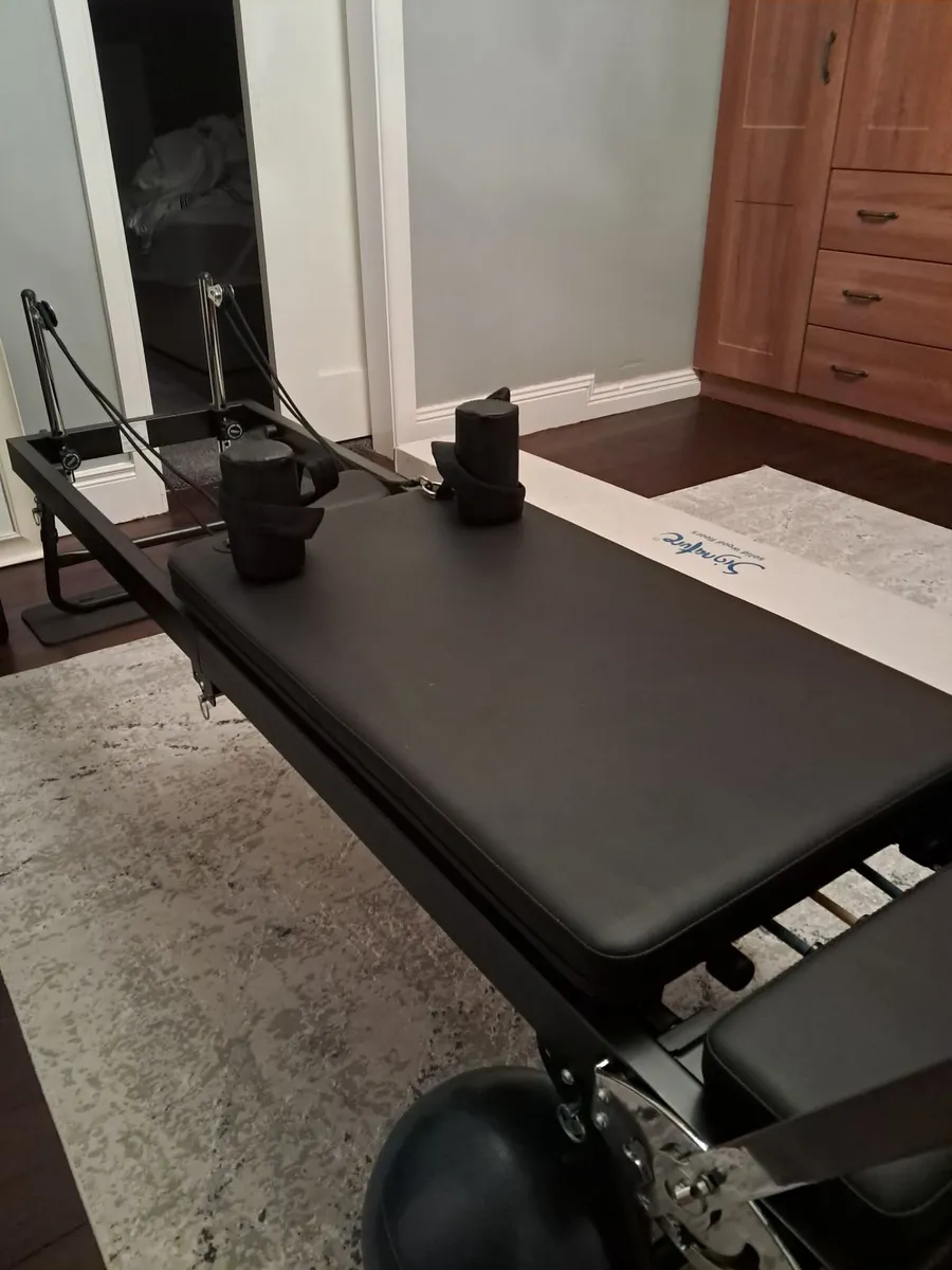 Reformer pilates machine - Image 1