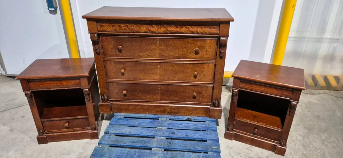 Chest of drawers + 2 bedside tables - Image 1