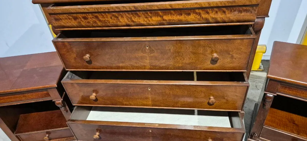 Chest of drawers + 2 bedside tables - Image 3