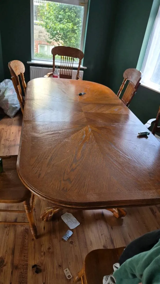 Solid table and 6 chairs - Image 2