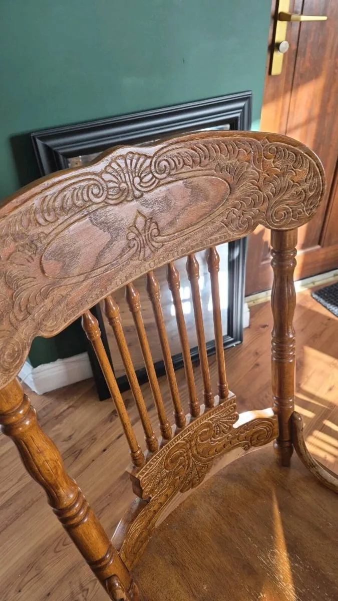 Solid table and 6 chairs - Image 3