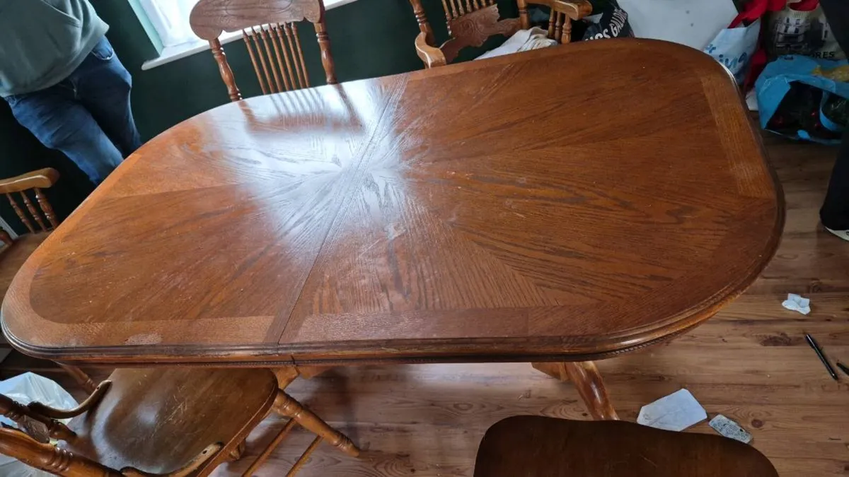 Solid table and 6 chairs - Image 4