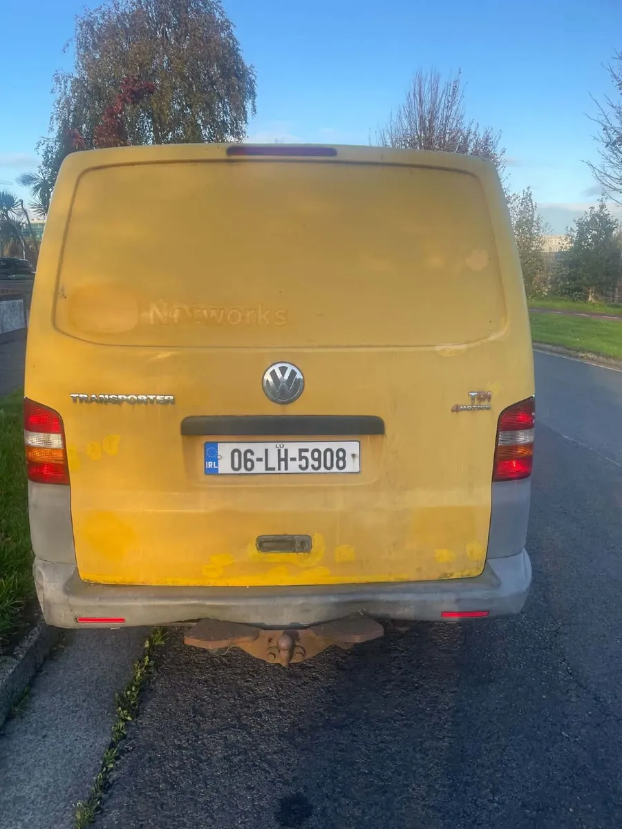 Volkswagen Transporter 2006 2.5  4 motion 6 speed - Image 4