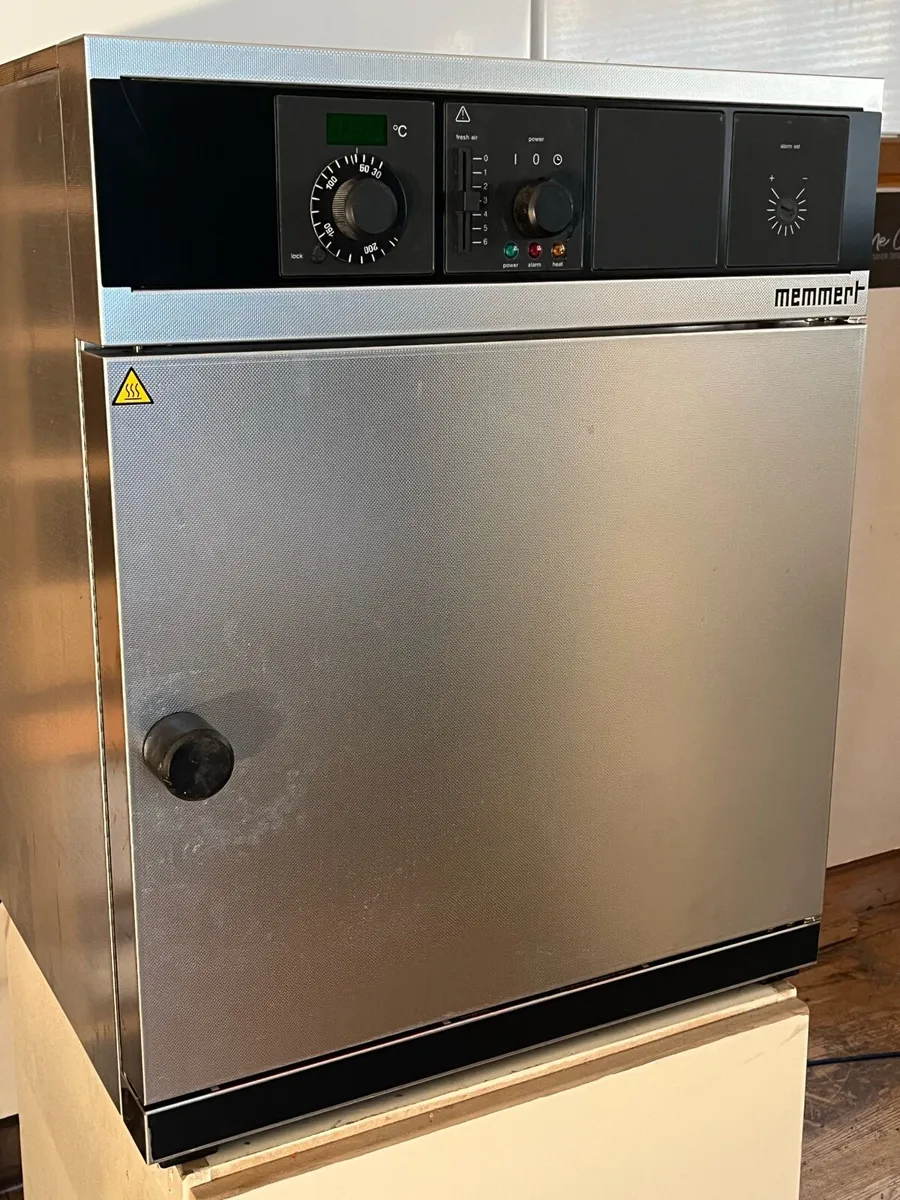 Laboratory drying oven. - Image 1