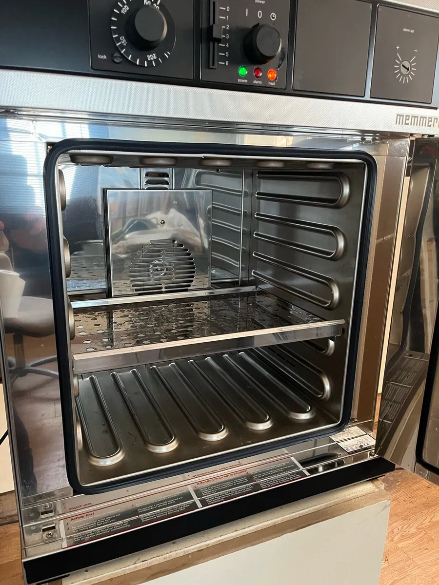 Laboratory drying oven. - Image 3