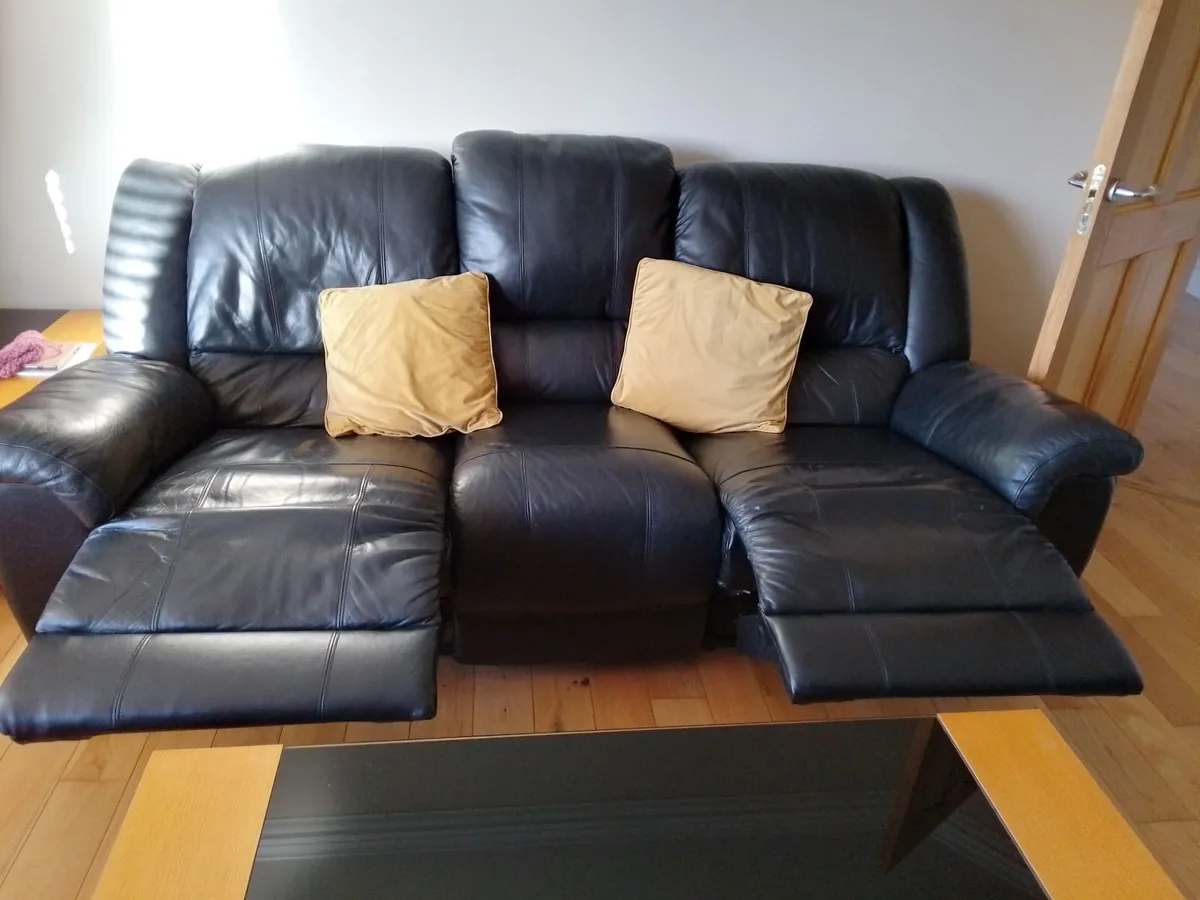Black leather 3&2 recliner . Matching coffee,end t - Image 1