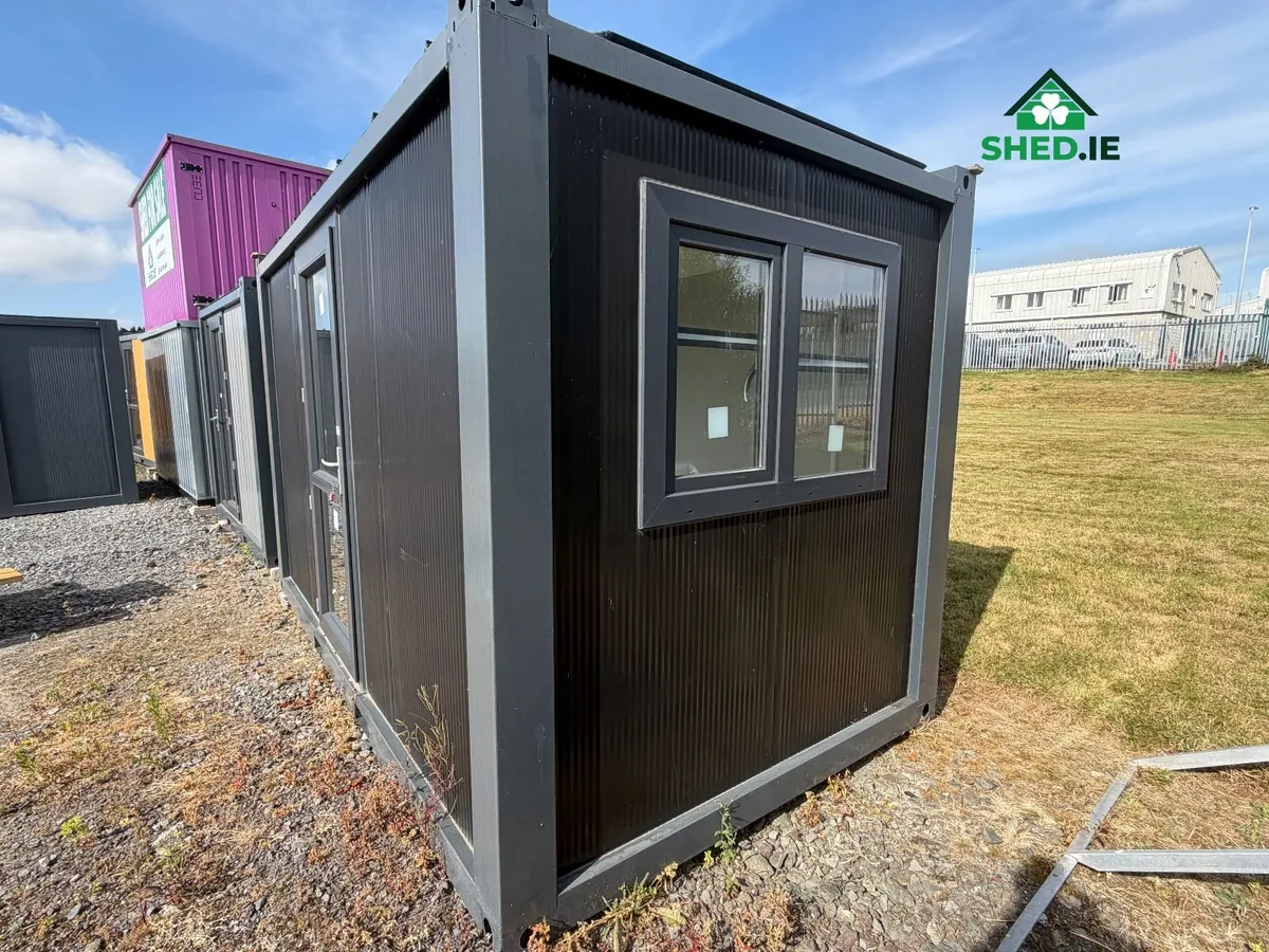 Garden Room/Studio with Ensuite & Kitchen-2.2x3.9m - Image 3