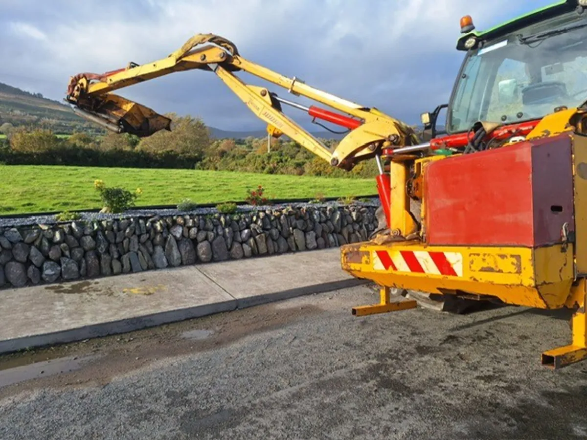 2004 Twose Q580S Hedge Cutter (26384) - Image 2