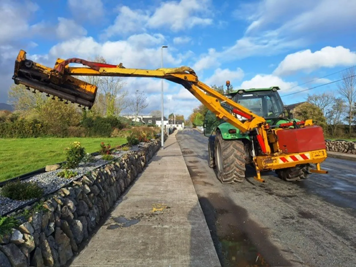 2004 Twose Q580S Hedge Cutter (26384) - Image 1